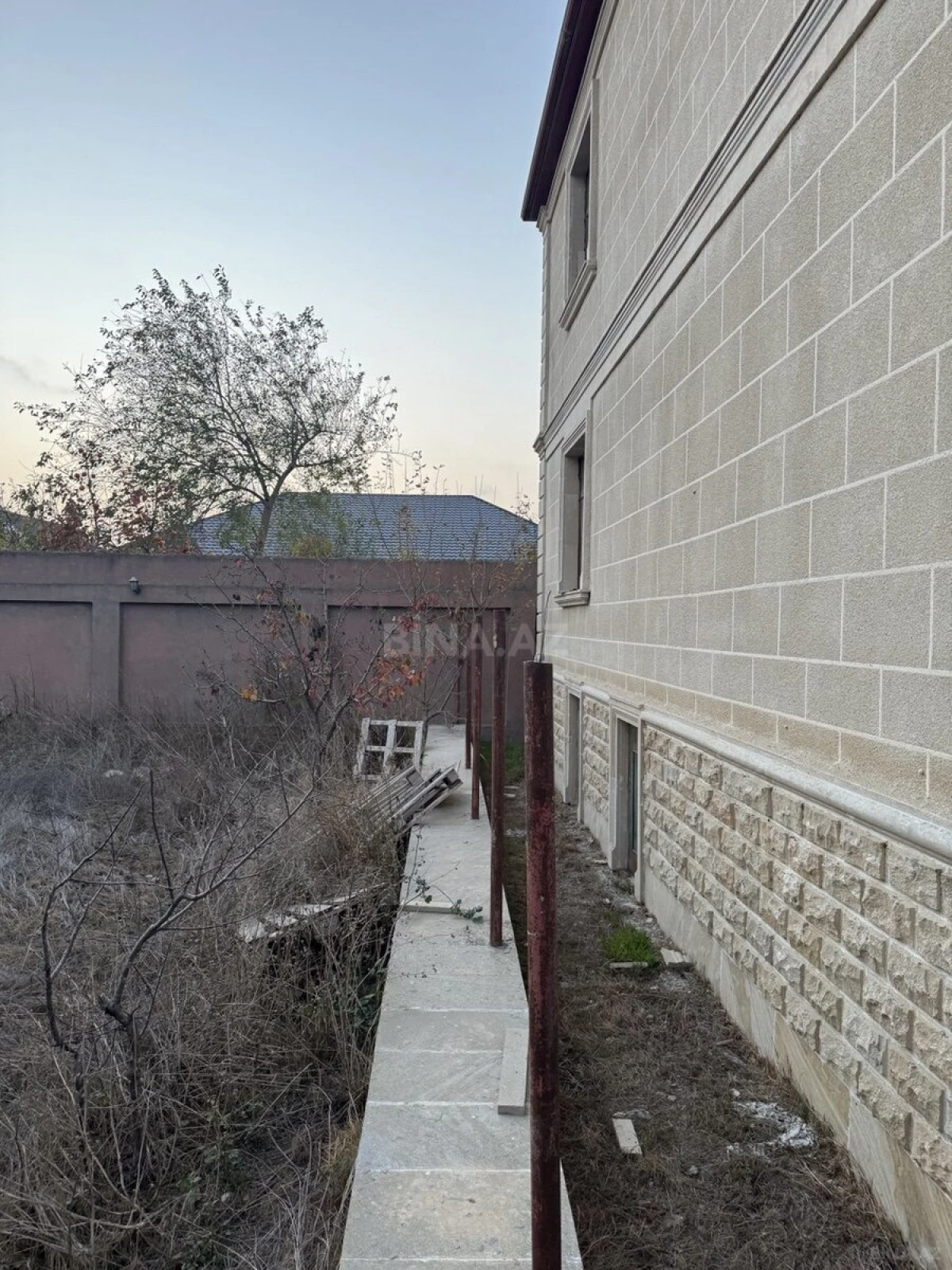 Satılır 8 otaqlı həyət evi 195 m²