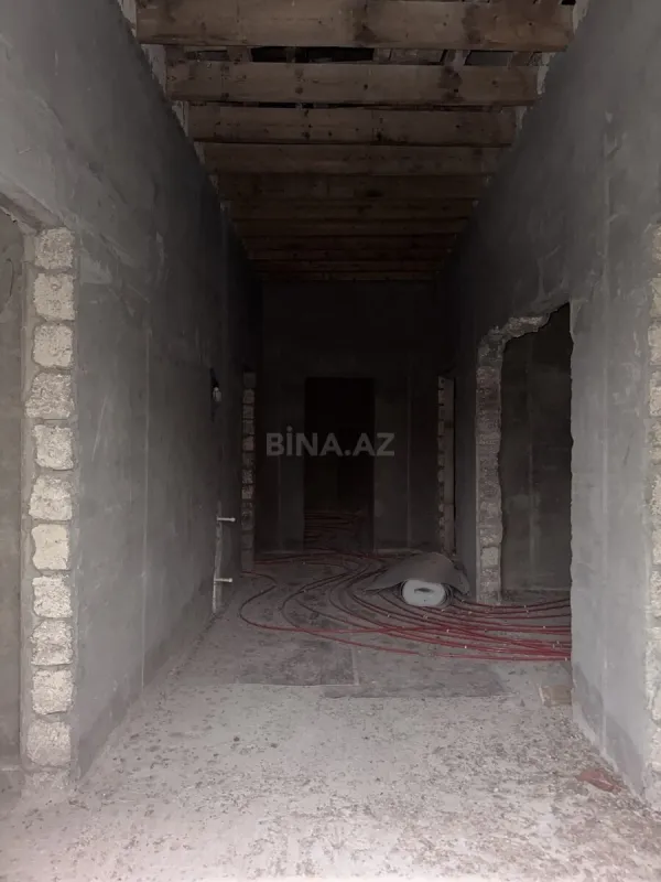 Satılır 8 otaqlı həyət evi 195 m²