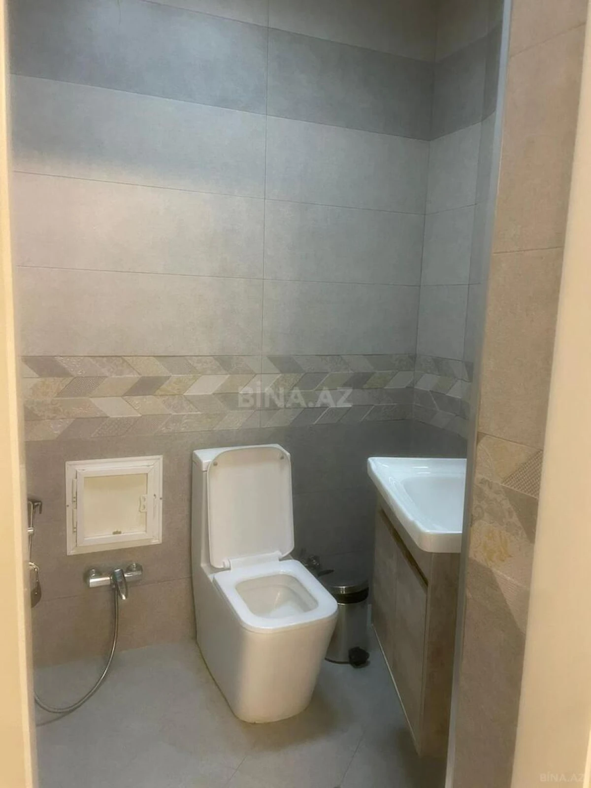Satılır 4 otaqlı mənzil 200 m²
