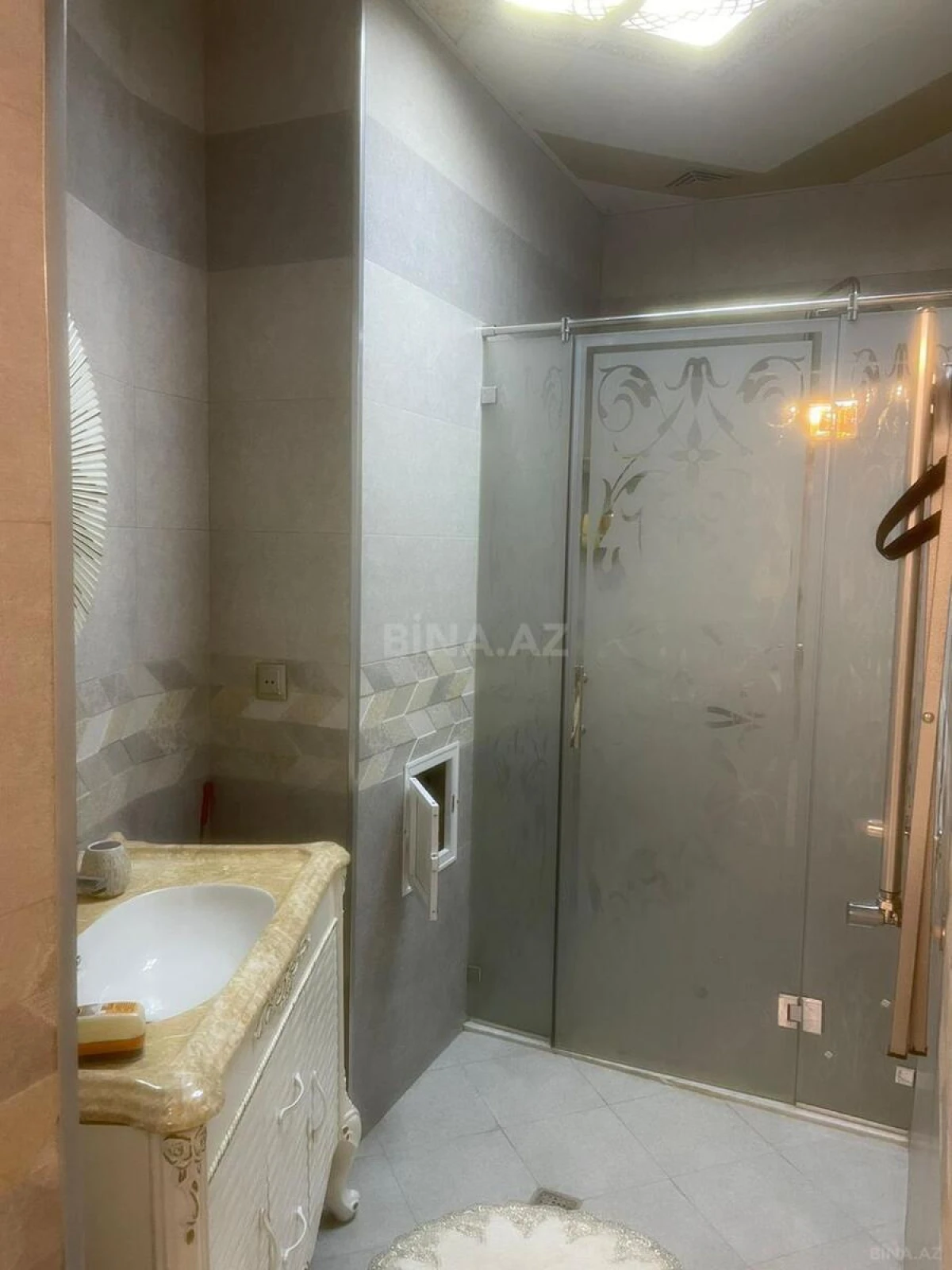 Satılır 4 otaqlı mənzil 200 m²