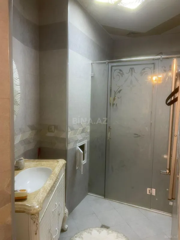 Satılır 4 otaqlı mənzil 200 m²