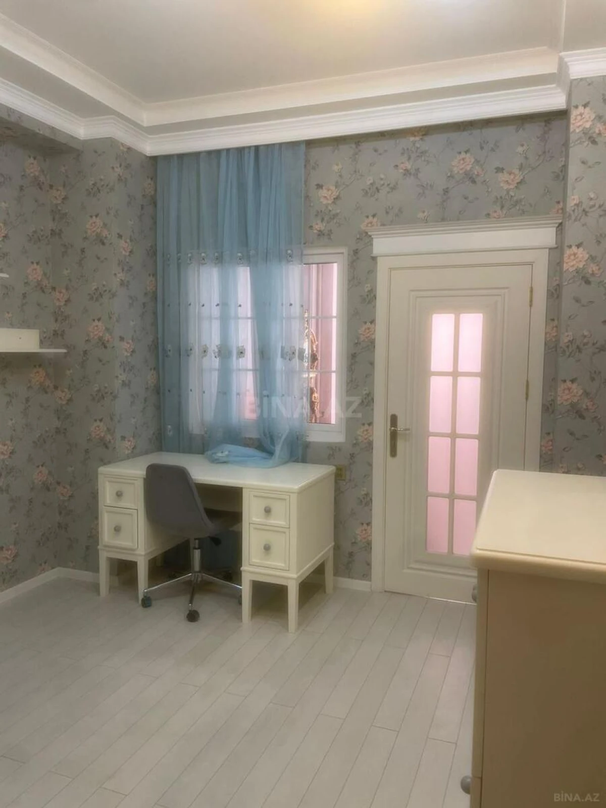 Satılır 4 otaqlı mənzil 200 m²