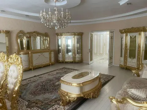 Satılır 4 otaqlı mənzil 200 m²