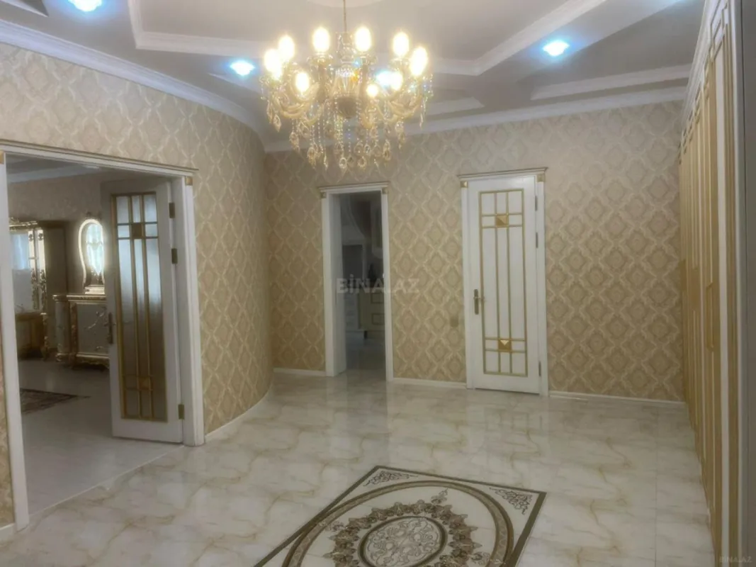 Satılır 4 otaqlı mənzil 200 m²