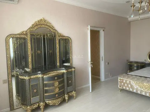 Satılır 4 otaqlı mənzil 200 m²