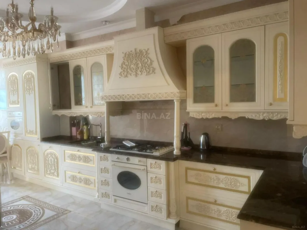 Satılır 4 otaqlı mənzil 200 m²