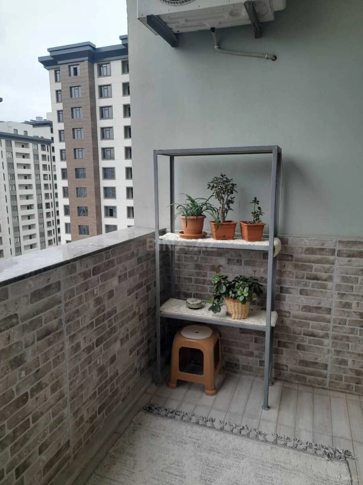 Satılır 2 otaqlı mənzil 76 m²