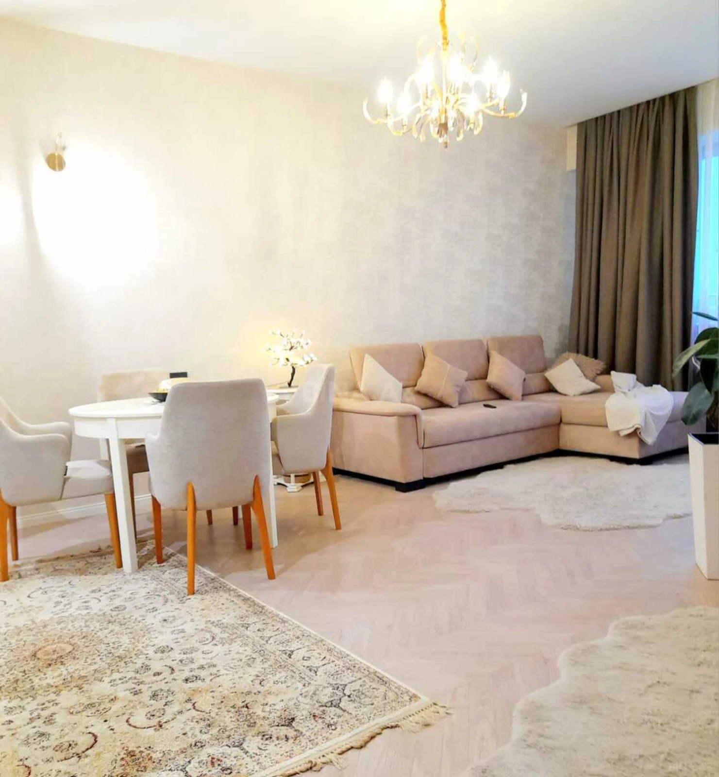 Satılır 2 otaqlı mənzil 76 m²