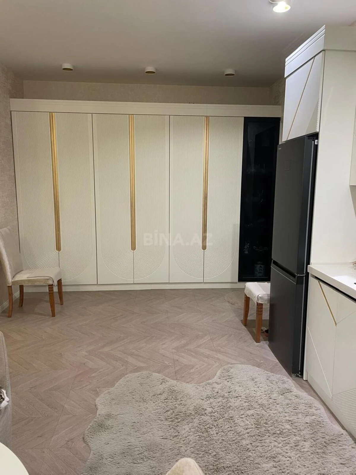 Satılır 2 otaqlı mənzil 76 m²