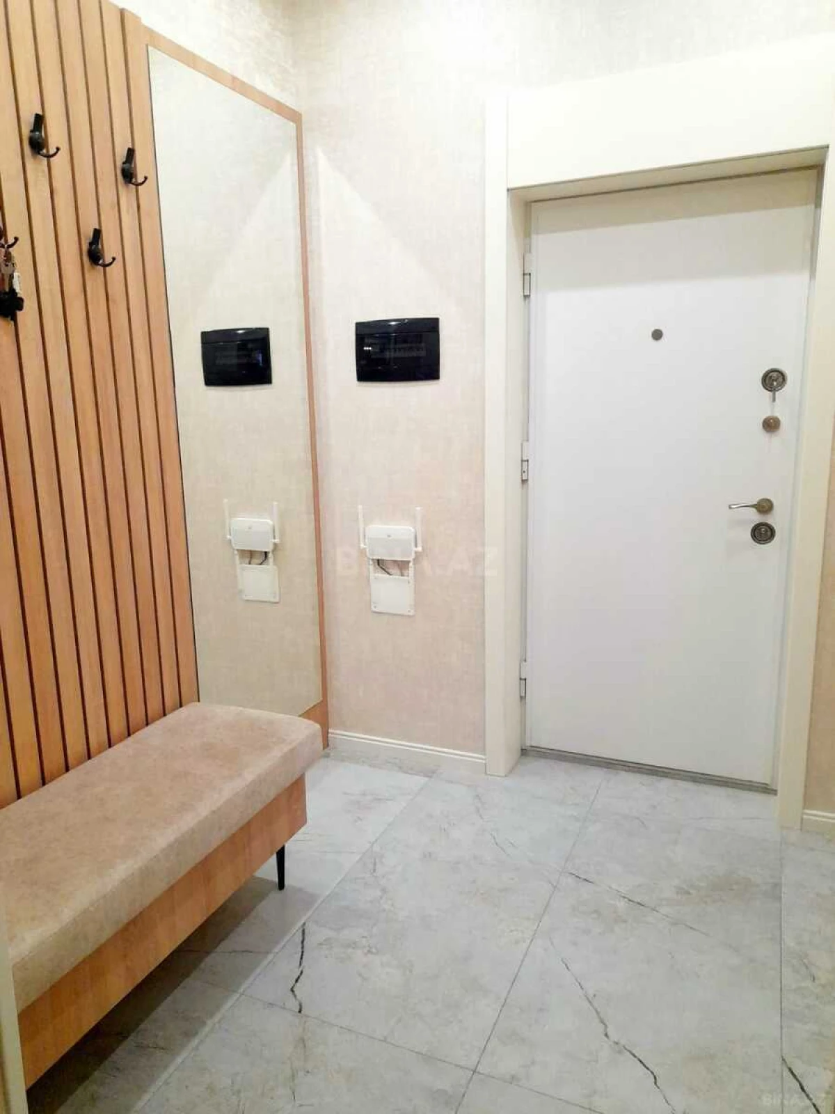 Satılır 2 otaqlı mənzil 76 m²