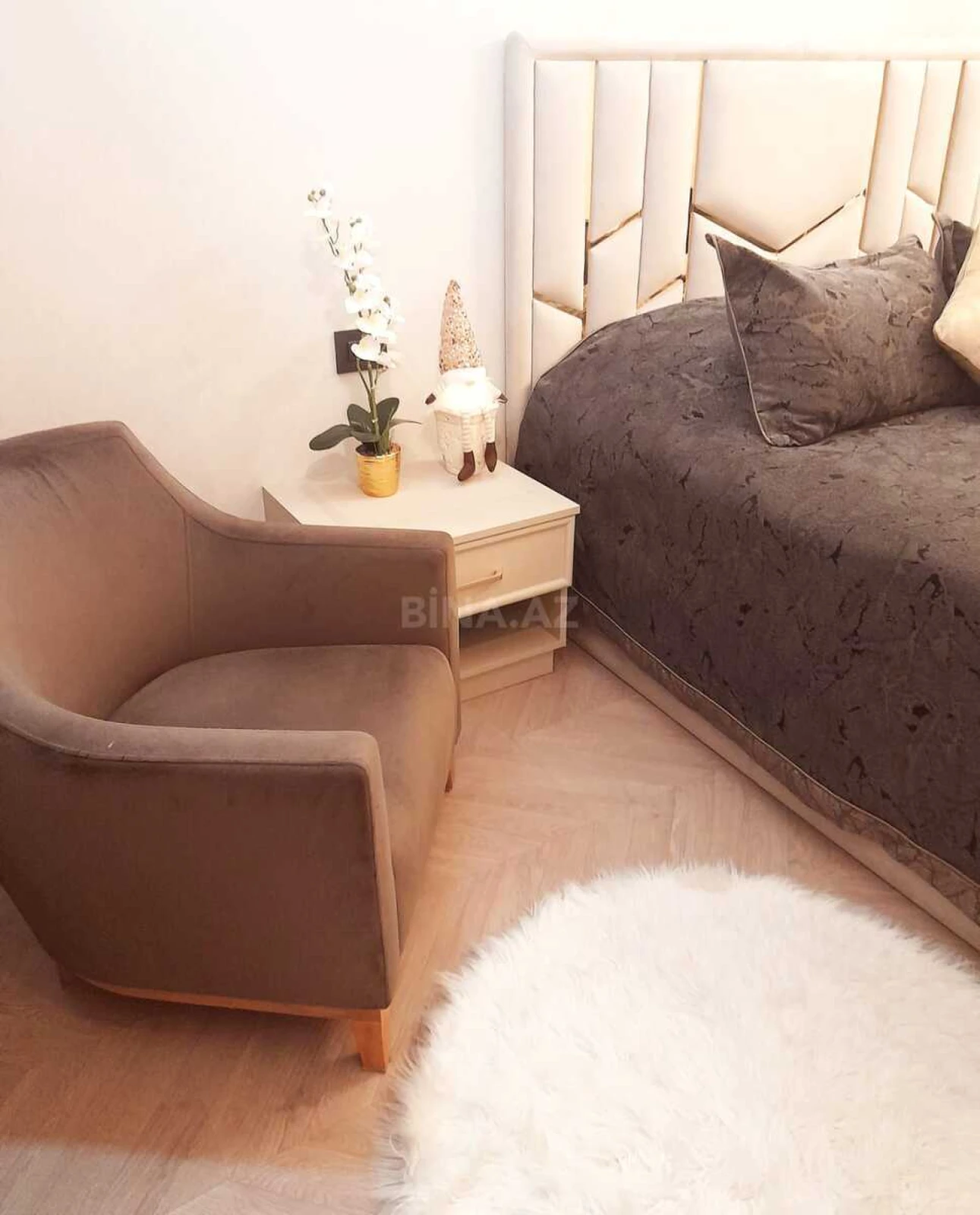 Satılır 2 otaqlı mənzil 76 m²