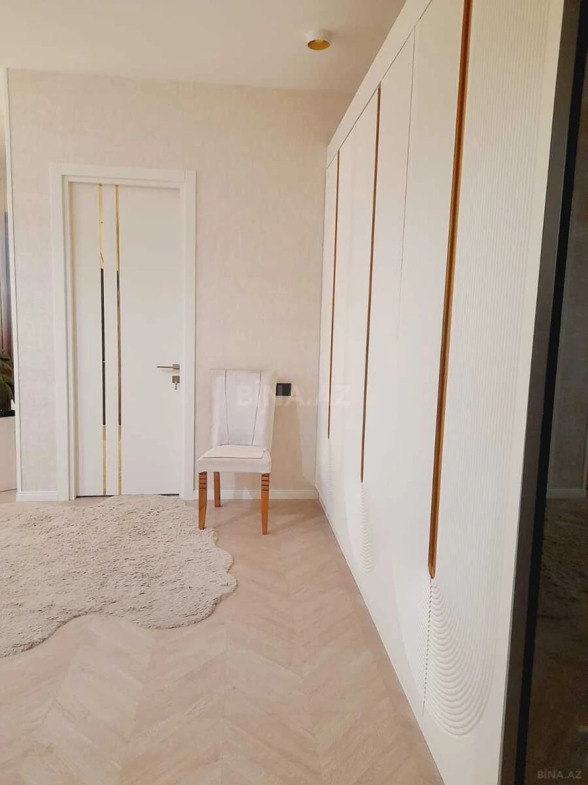 Satılır 2 otaqlı mənzil 76 m²