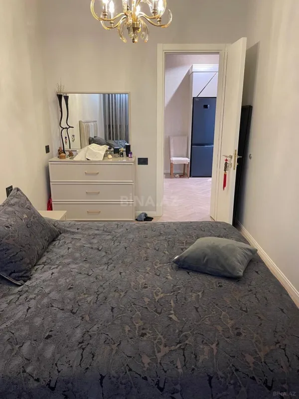 Satılır 2 otaqlı mənzil 76 m²
