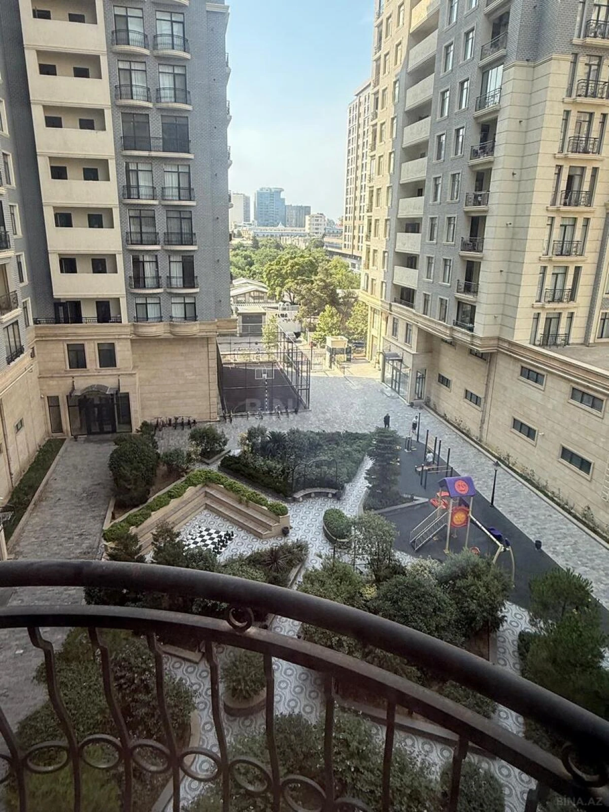 Kirayə verilir 2 otaqlı mənzil 95 m²