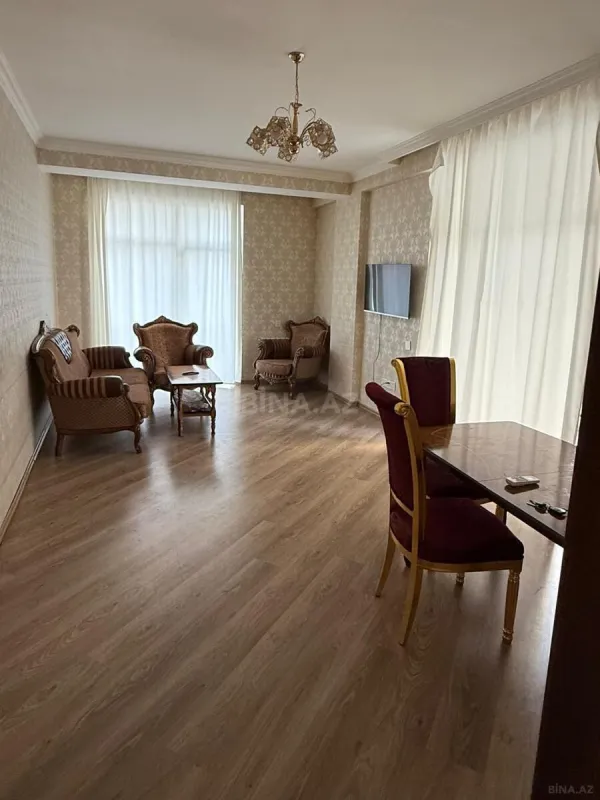 Kirayə verilir 2 otaqlı mənzil 95 m²