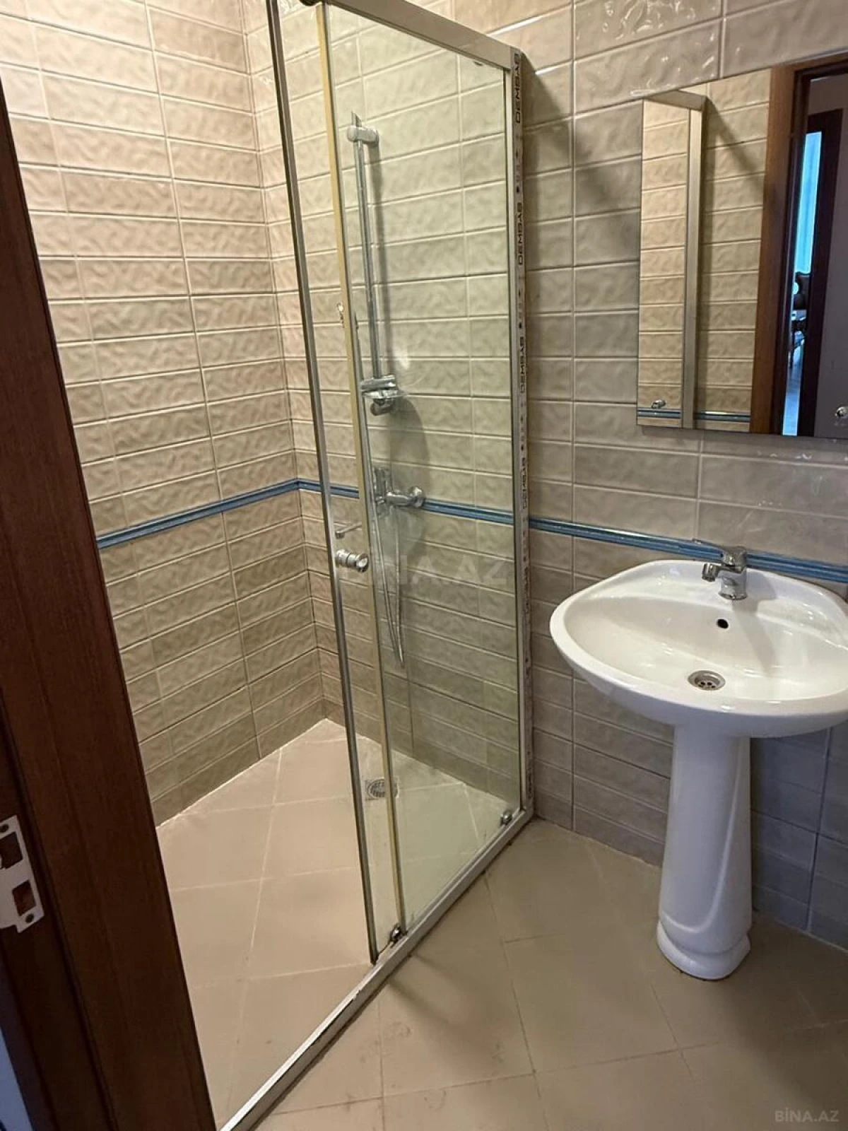Kirayə verilir 2 otaqlı mənzil 95 m²
