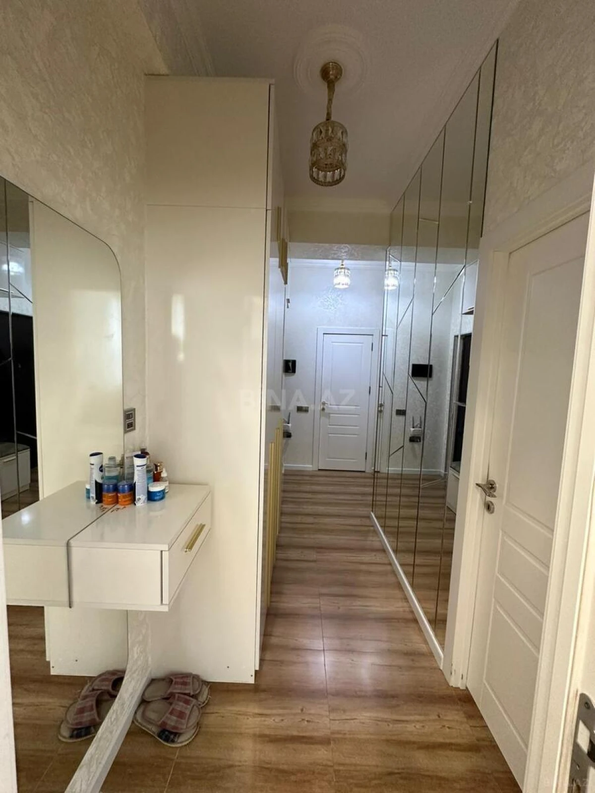 Satılır 2 otaqlı mənzil 60 m²