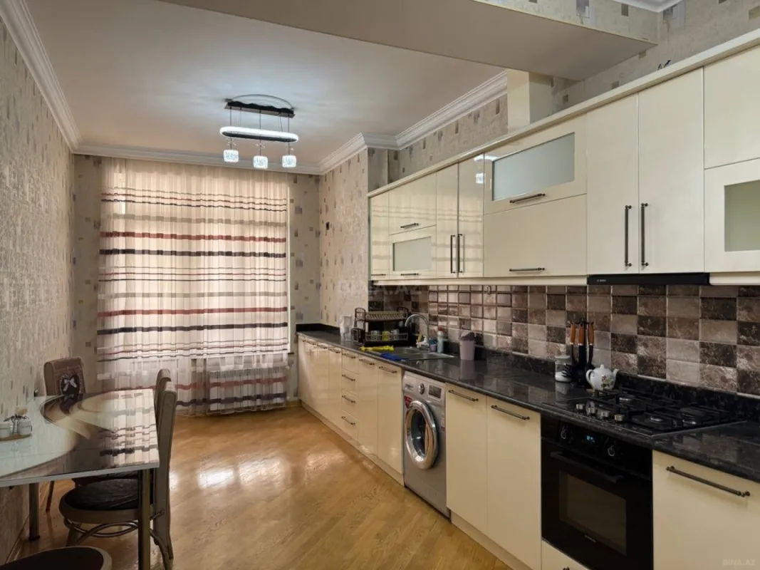 Kirayə verilir 2 otaqlı mənzil 100 m²