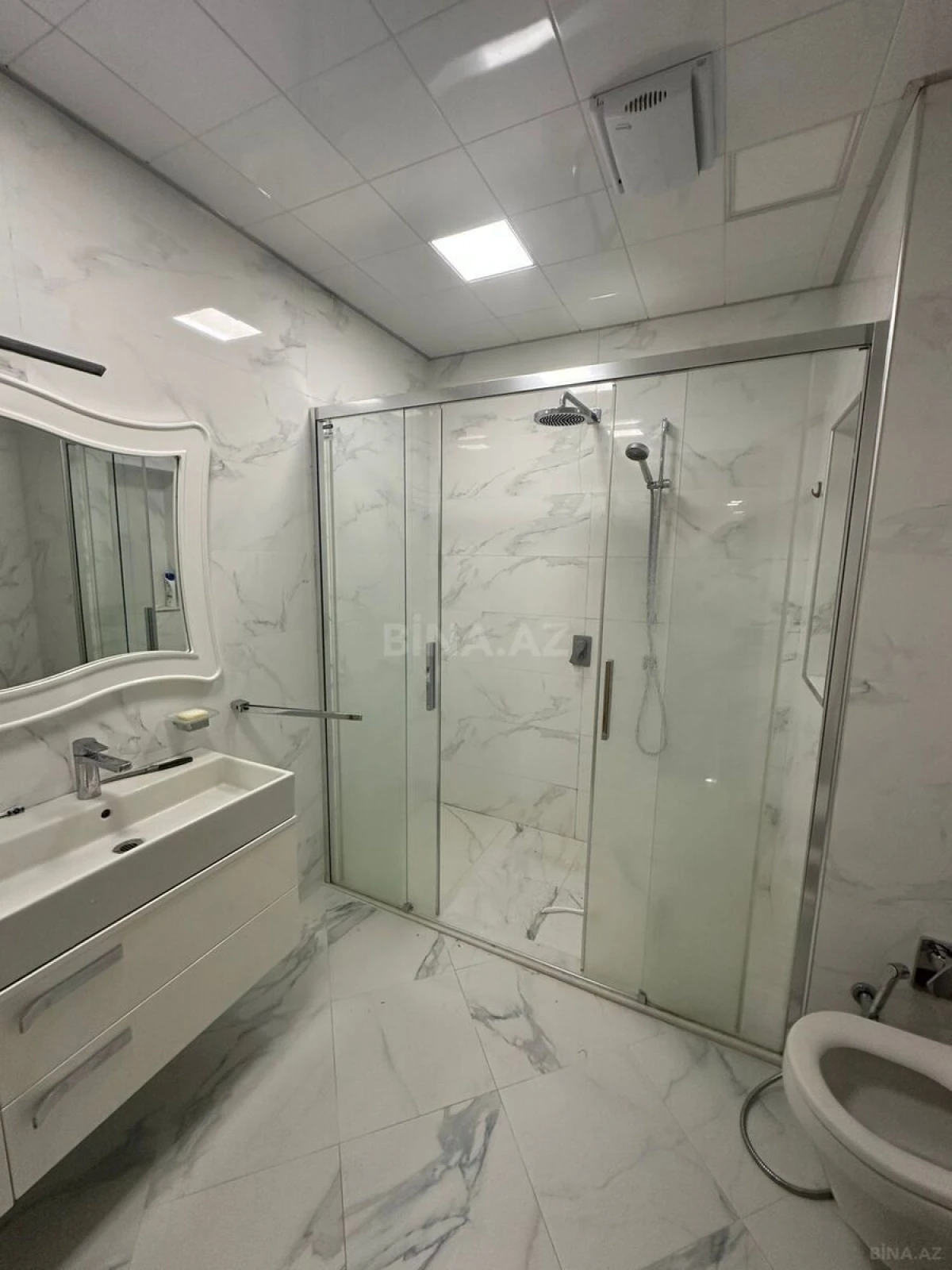 Kirayə verilir 3 otaqlı mənzil 140 m²