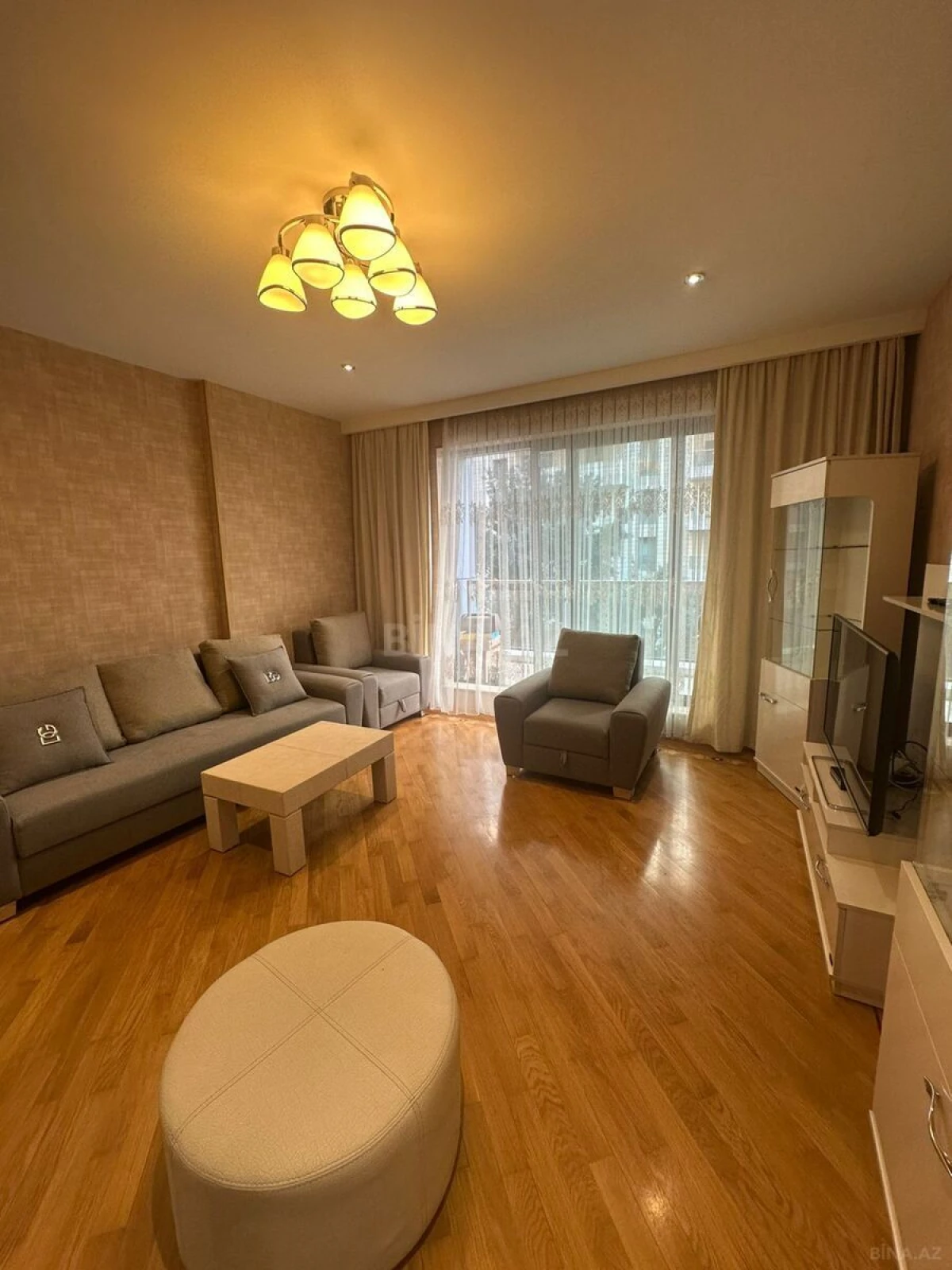 Kirayə verilir 3 otaqlı mənzil 140 m²