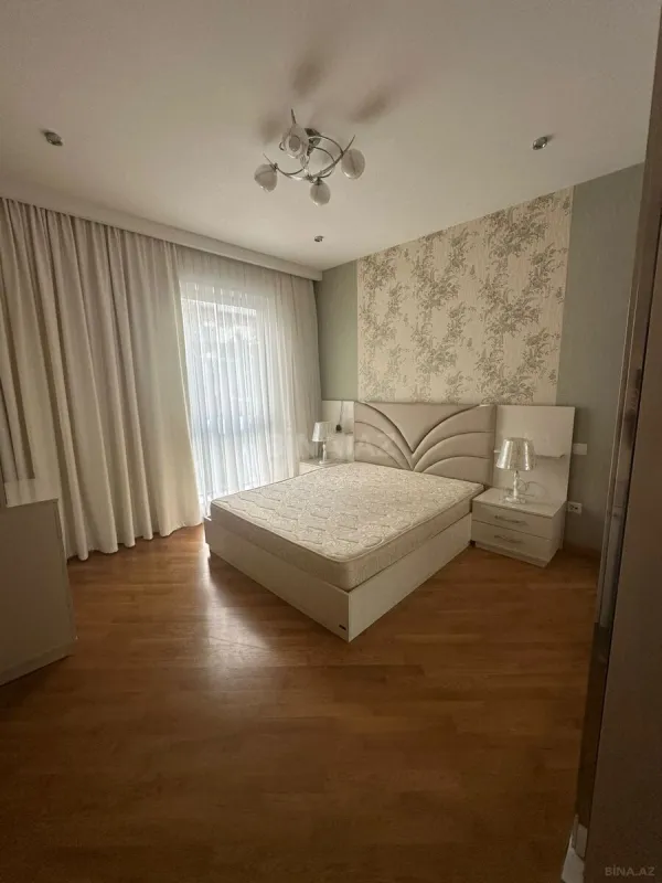 Kirayə verilir 3 otaqlı mənzil 140 m²