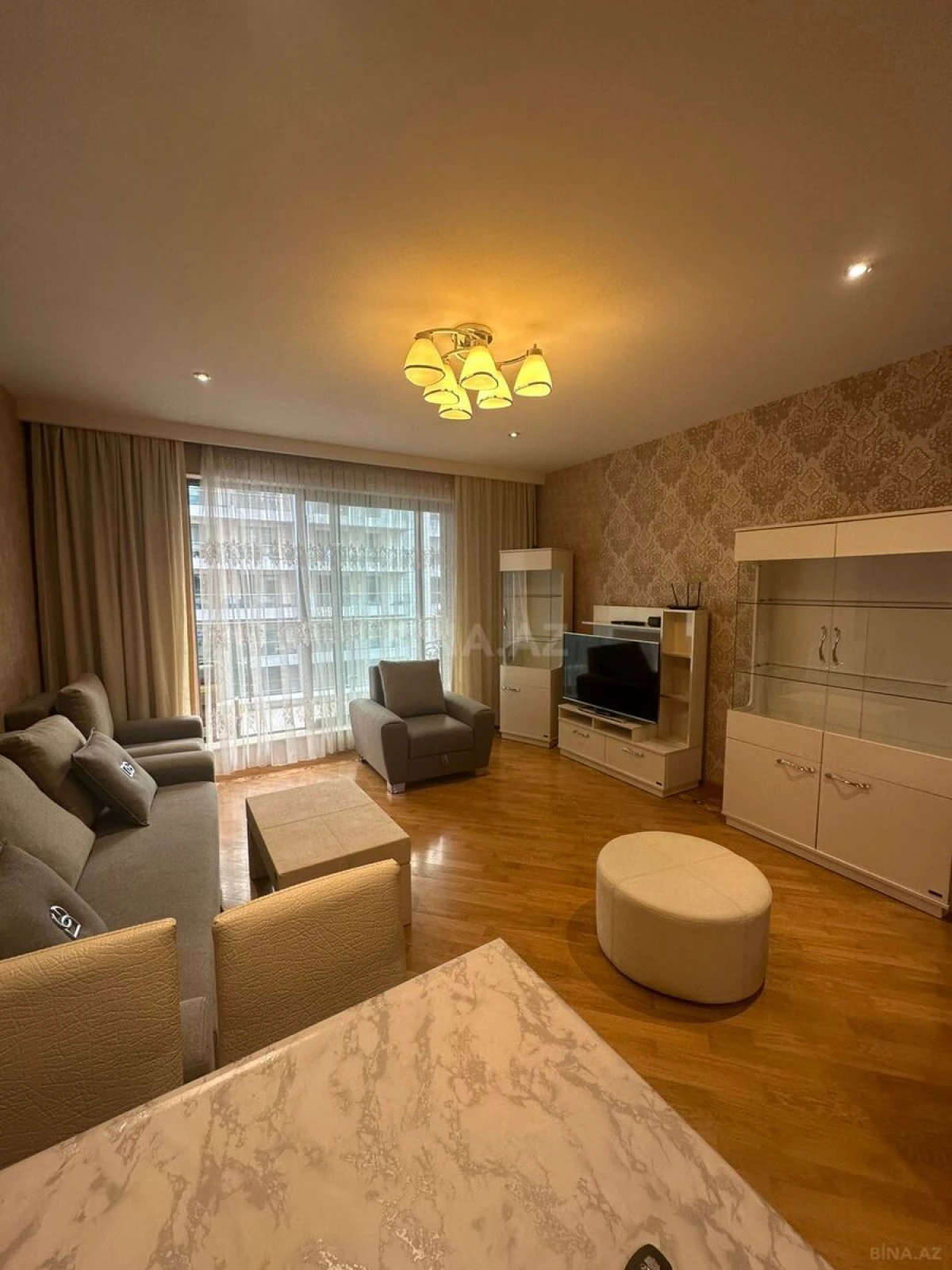 Kirayə verilir 3 otaqlı mənzil 140 m²