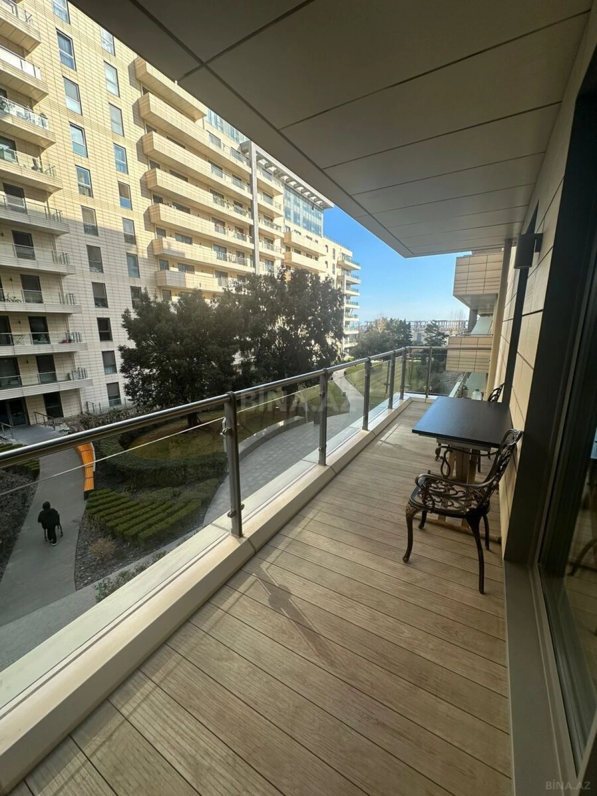 Kirayə verilir 3 otaqlı mənzil 140 m²