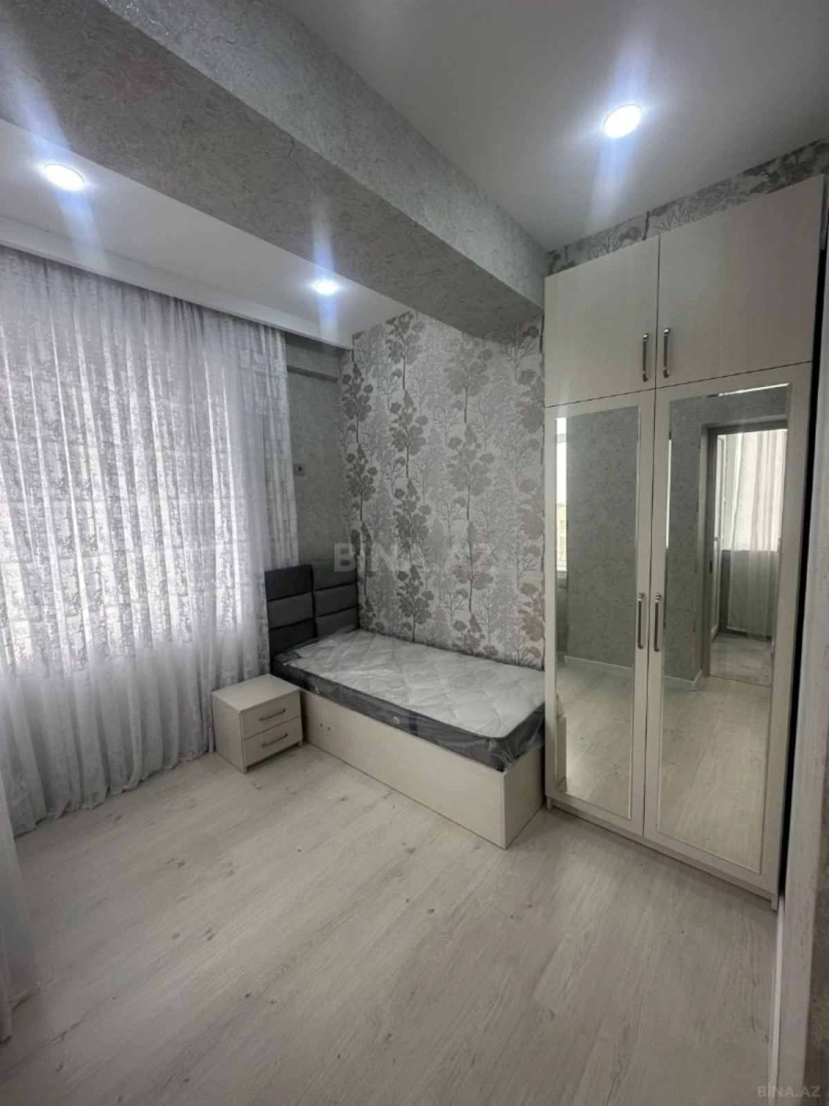 Satılır 4 otaqlı mənzil 109 m²