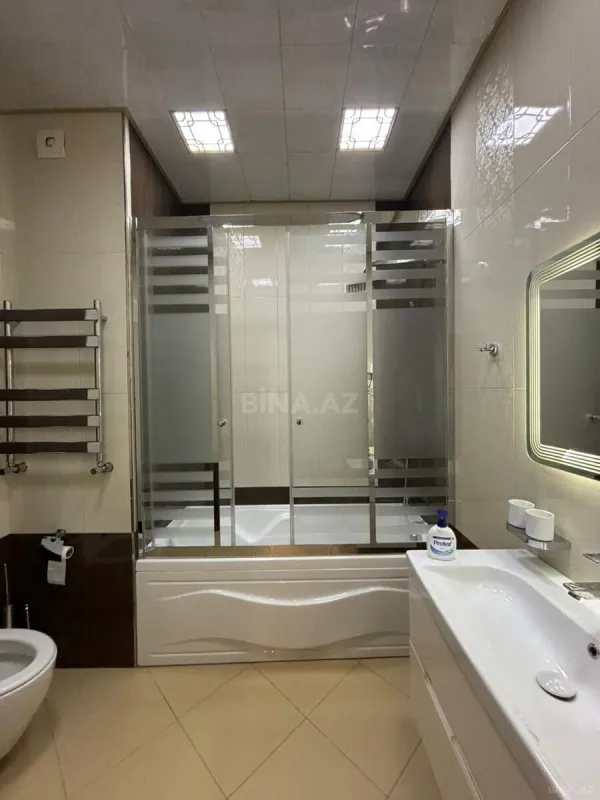 Kirayə verilir 2 otaqlı mənzil 96 m²