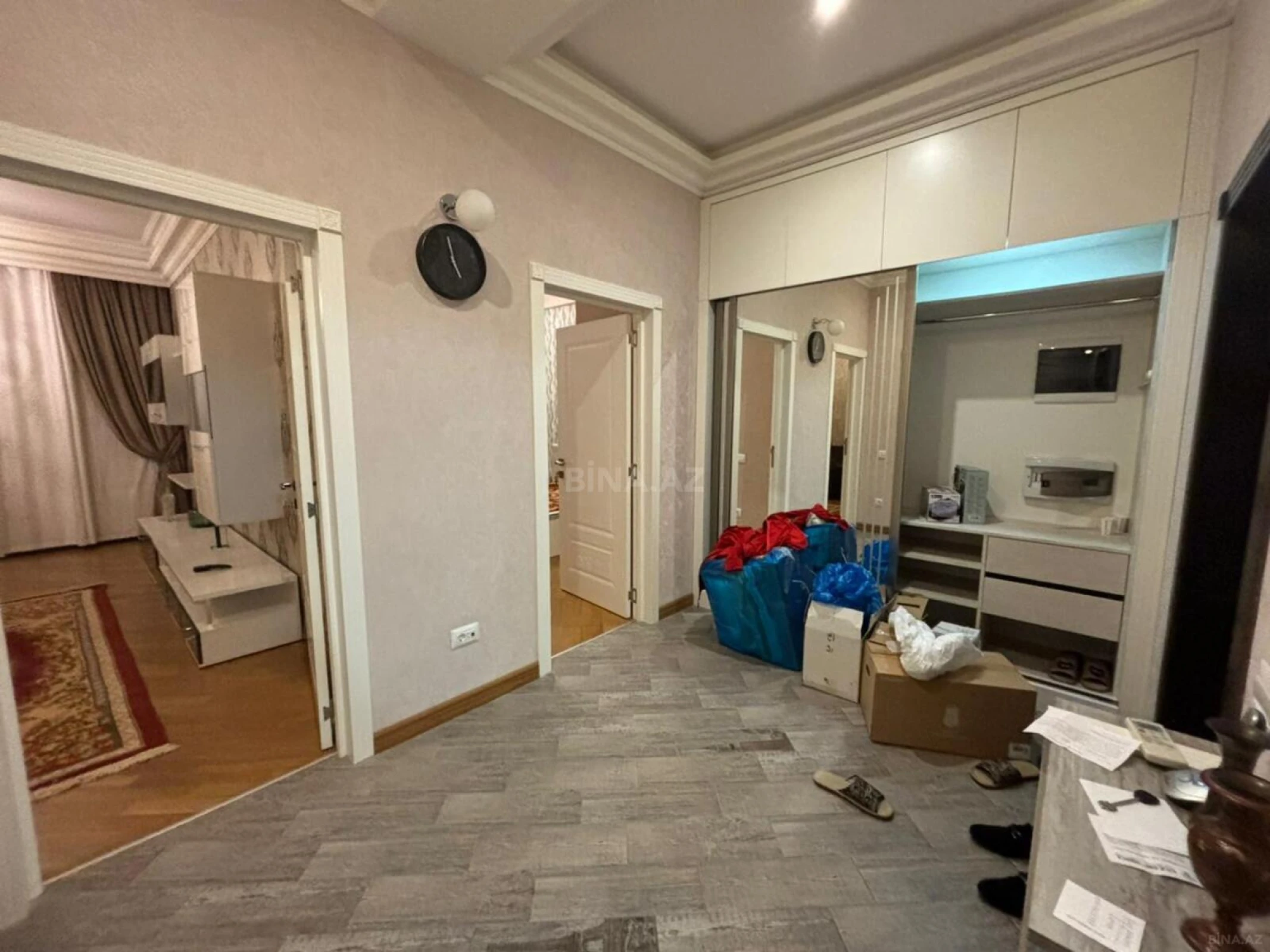 Kirayə verilir 2 otaqlı mənzil 96 m²