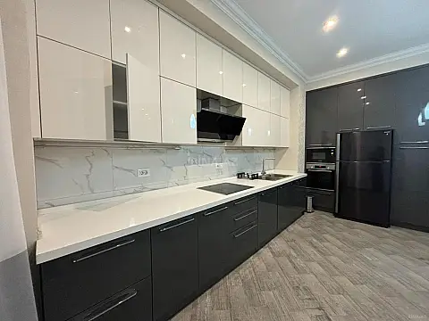 Kirayə verilir 2 otaqlı mənzil 96 m²