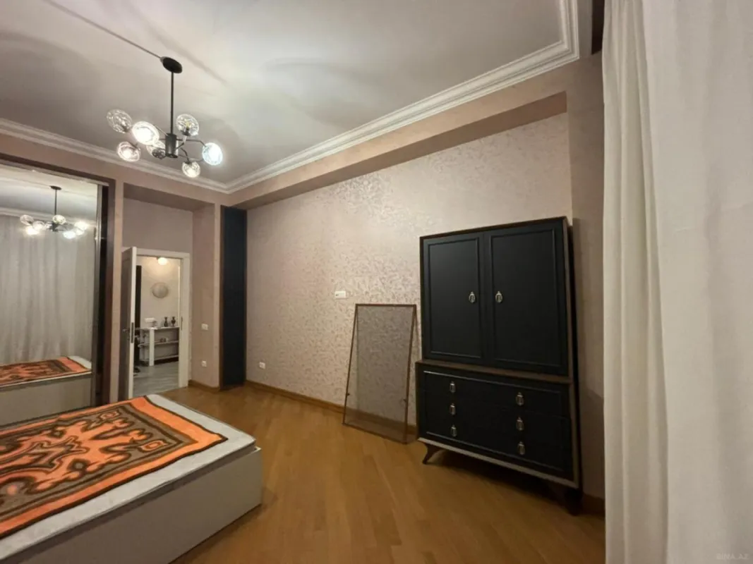 Kirayə verilir 2 otaqlı mənzil 96 m²