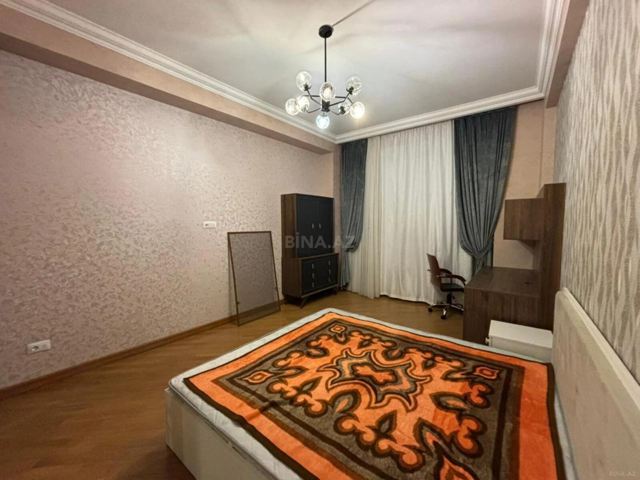 Kirayə verilir 2 otaqlı mənzil 96 m²