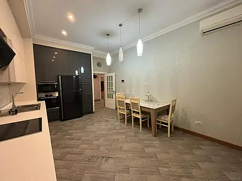 Kirayə verilir 2 otaqlı mənzil 96 m²