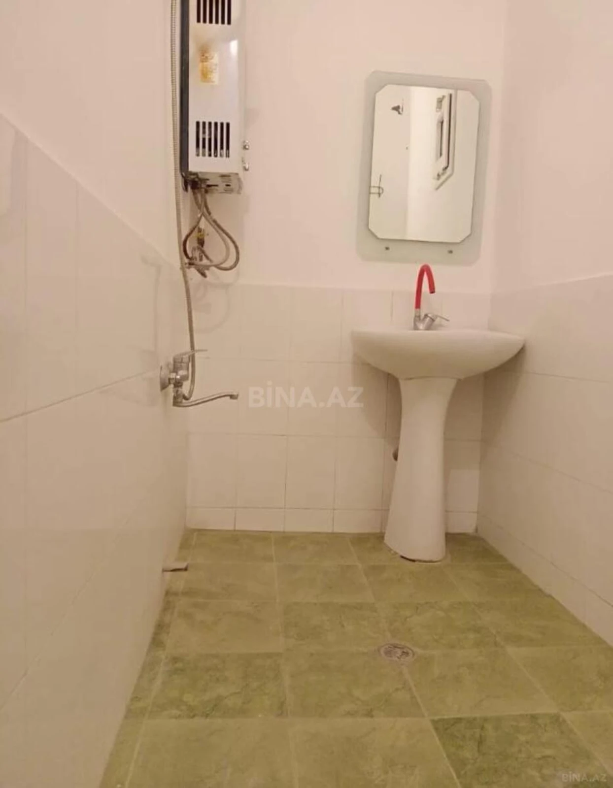 Satılır 4 otaqlı mənzil 100 m²