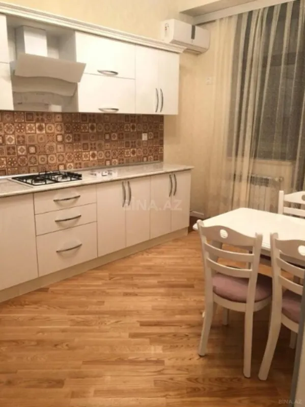 Kirayə verilir 2 otaqlı mənzil 80 m²