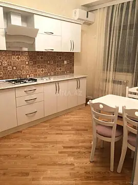 Kirayə verilir 2 otaqlı mənzil 80 m²