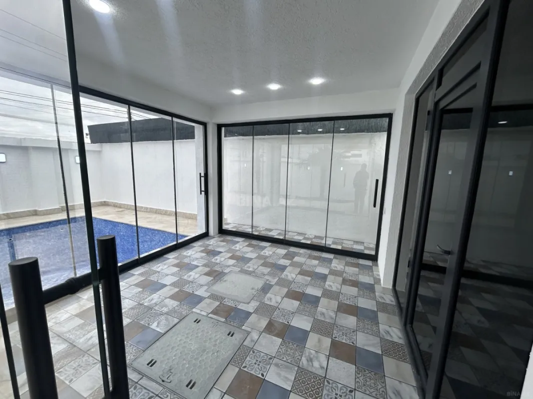 Satılır 4 otaqlı mənzil 135 m²