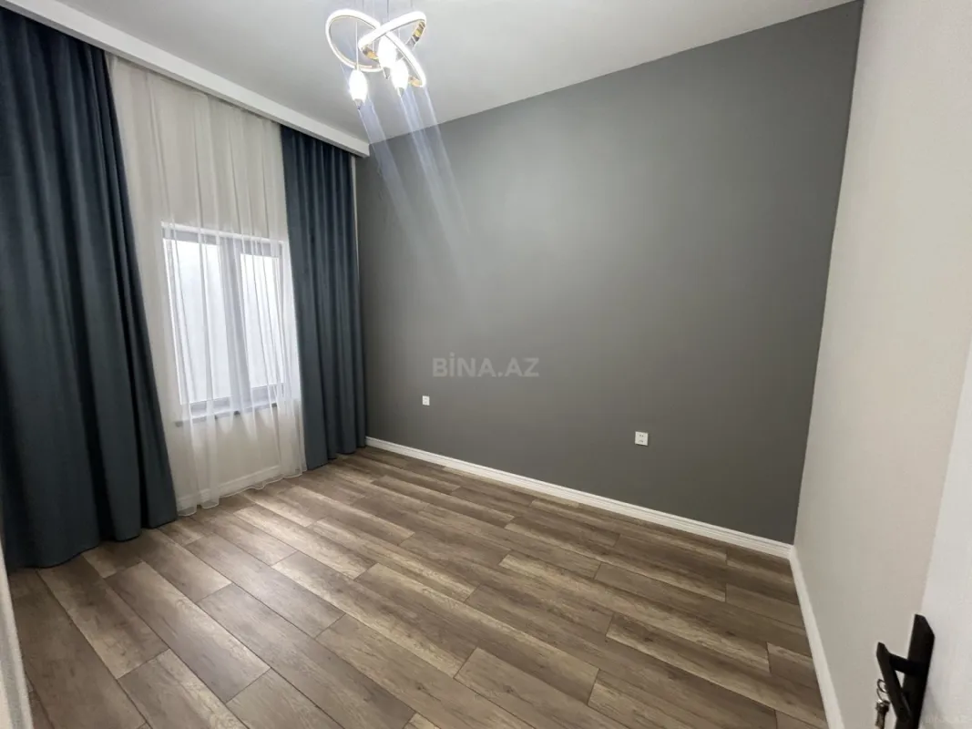 Satılır 4 otaqlı mənzil 135 m²