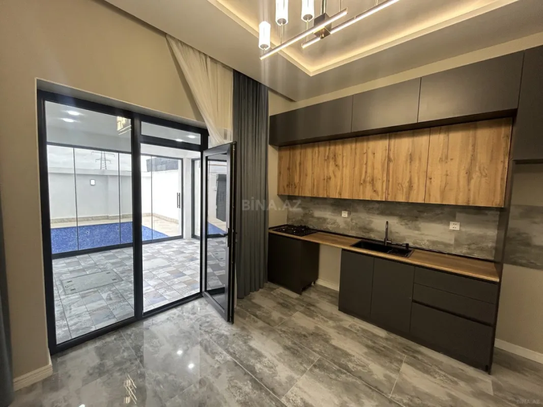 Satılır 4 otaqlı mənzil 135 m²