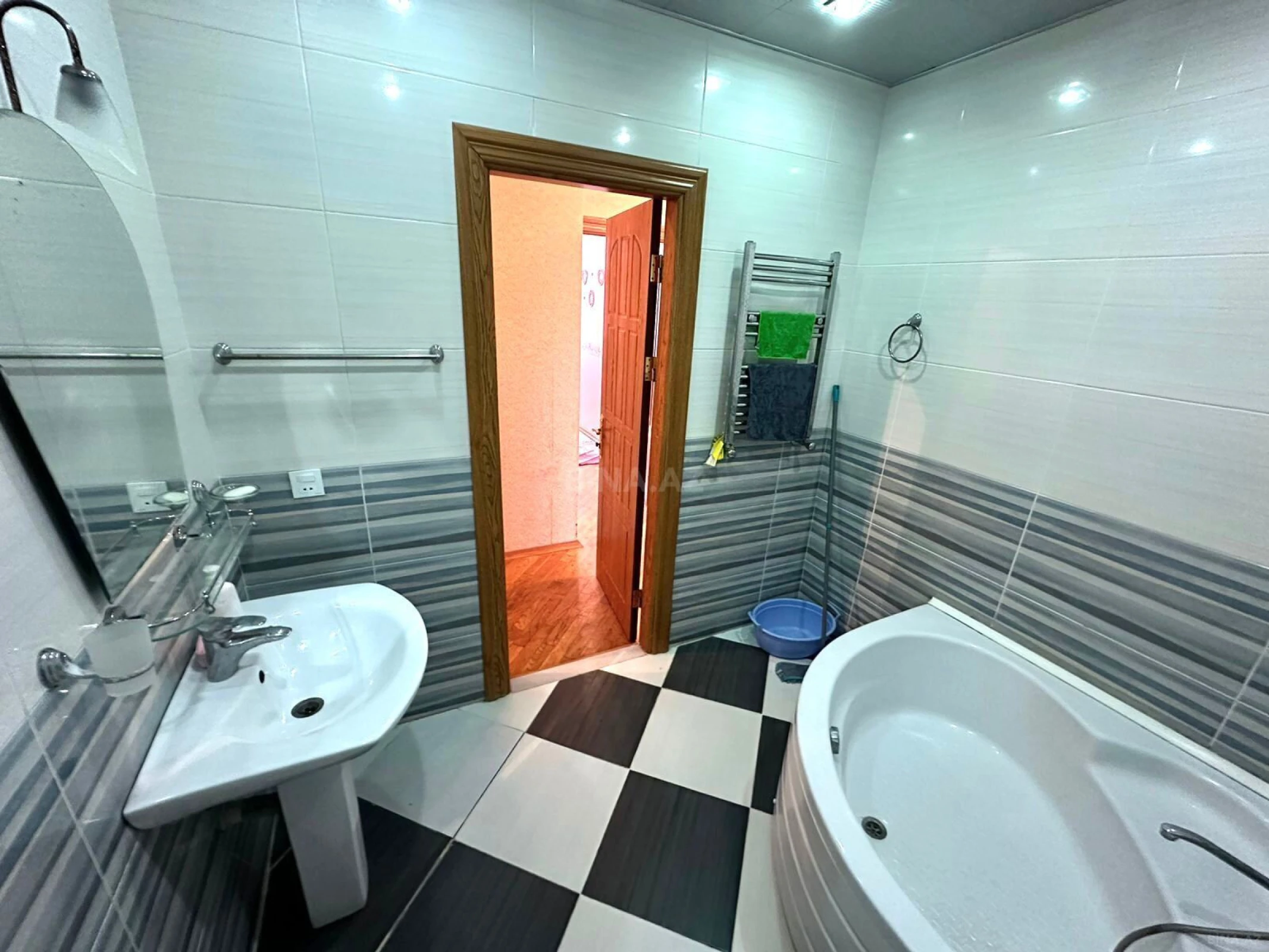 Kirayə verilir 3 otaqlı mənzil 125 m²