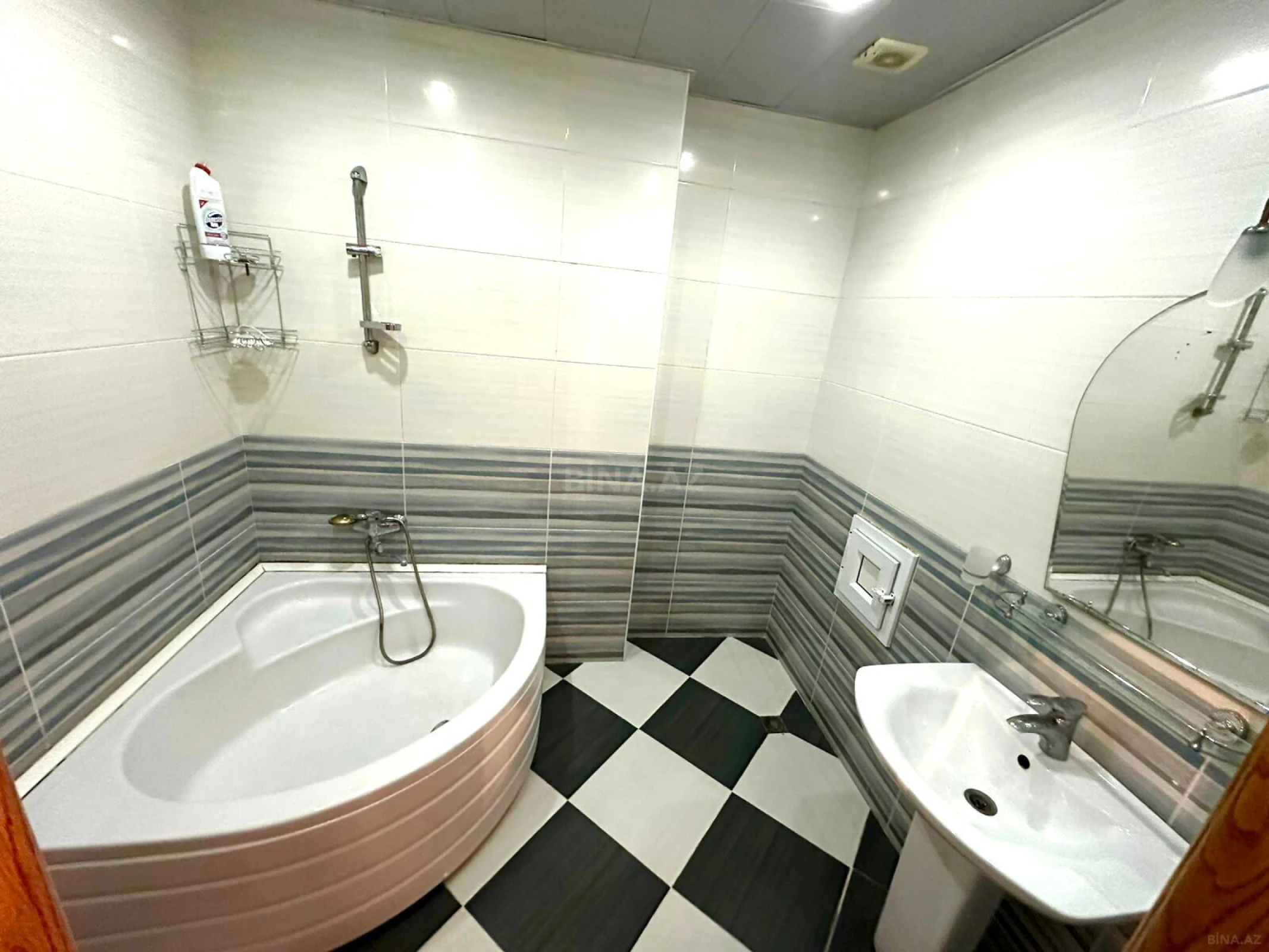 Kirayə verilir 3 otaqlı mənzil 125 m²