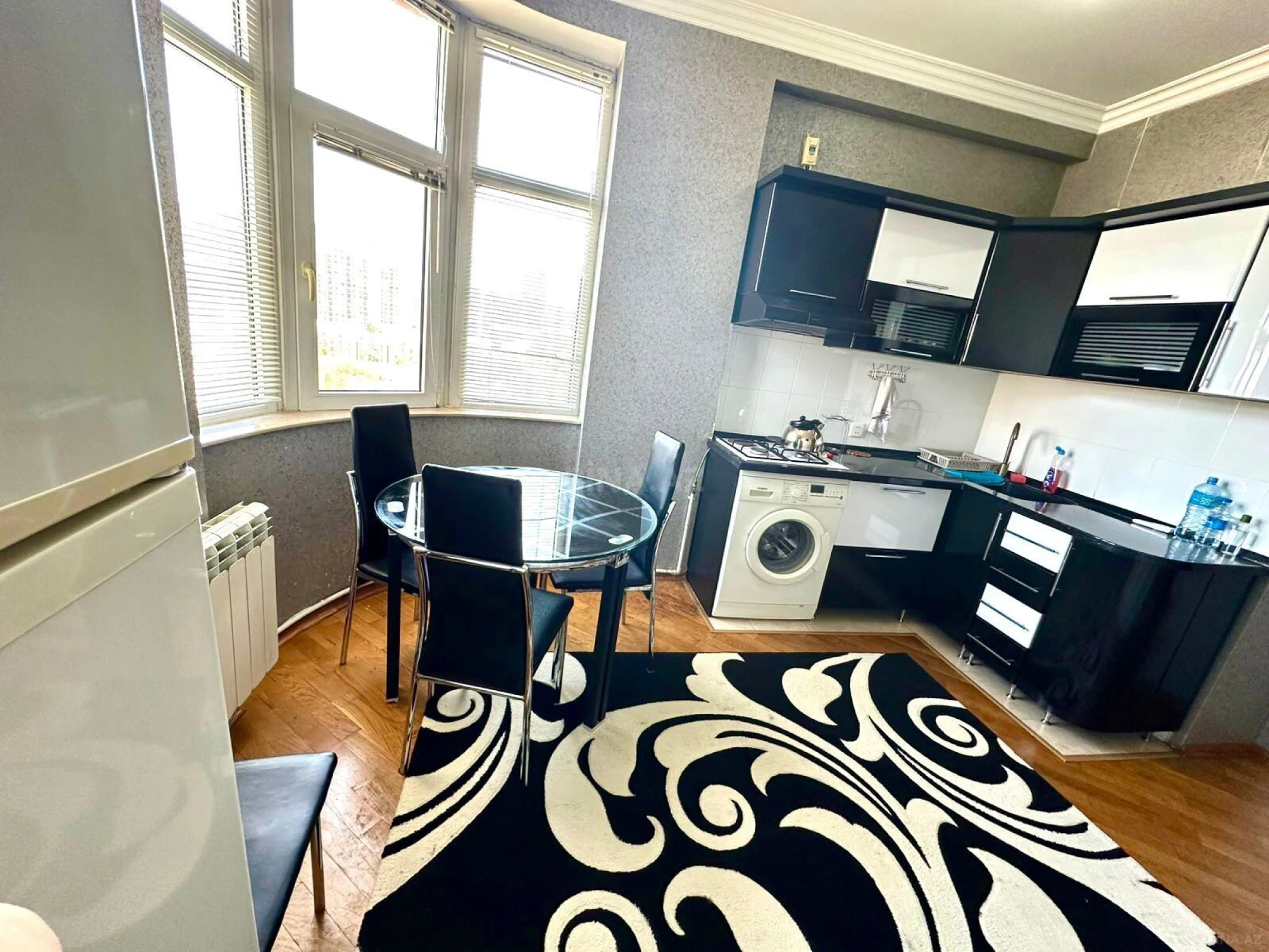 Kirayə verilir 3 otaqlı mənzil 125 m²