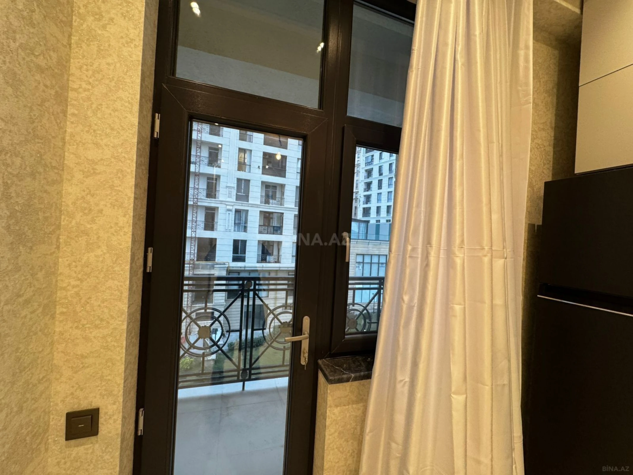 Kirayə verilir 3 otaqlı mənzil 144 m²