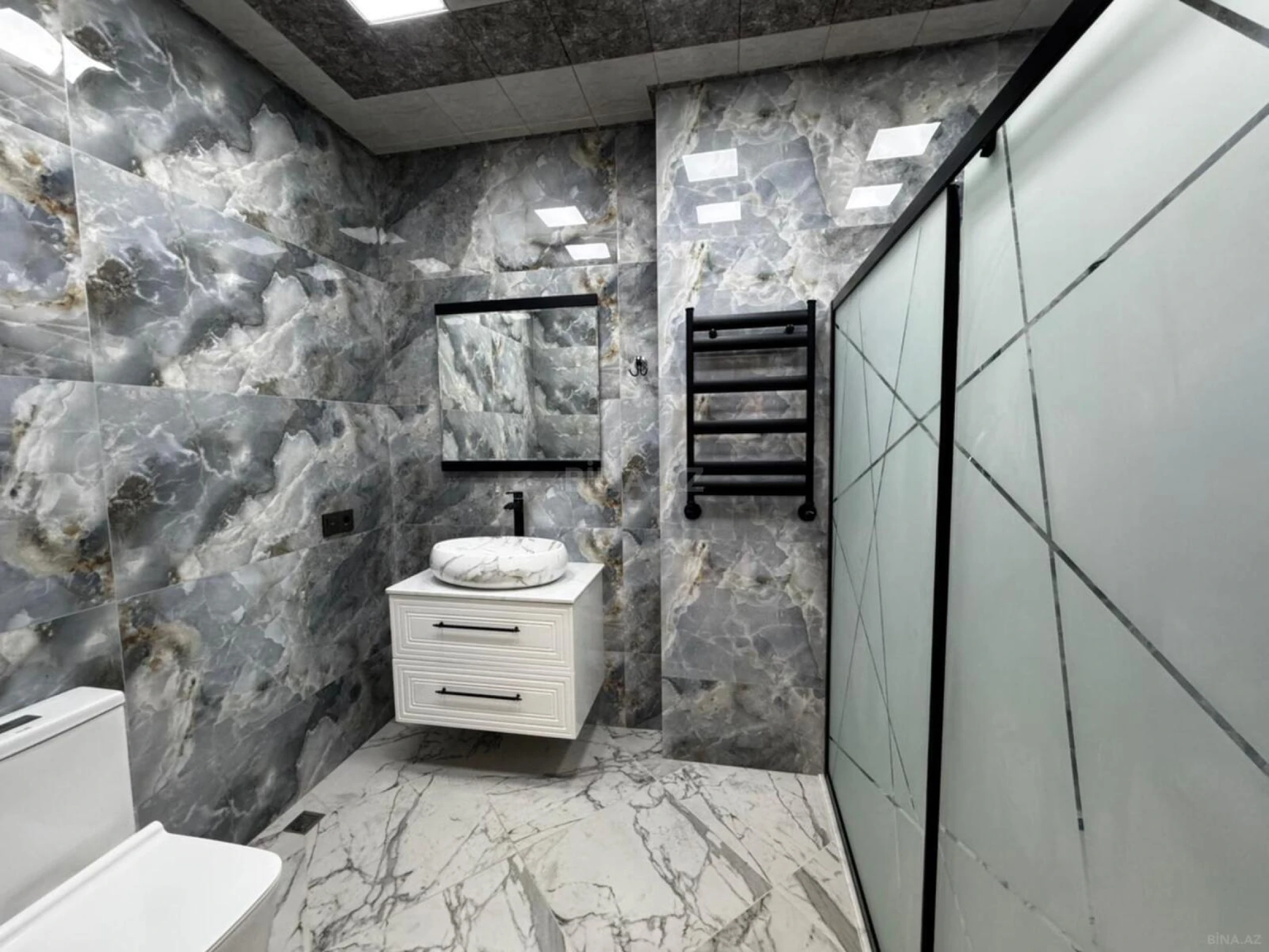 Kirayə verilir 3 otaqlı mənzil 144 m²