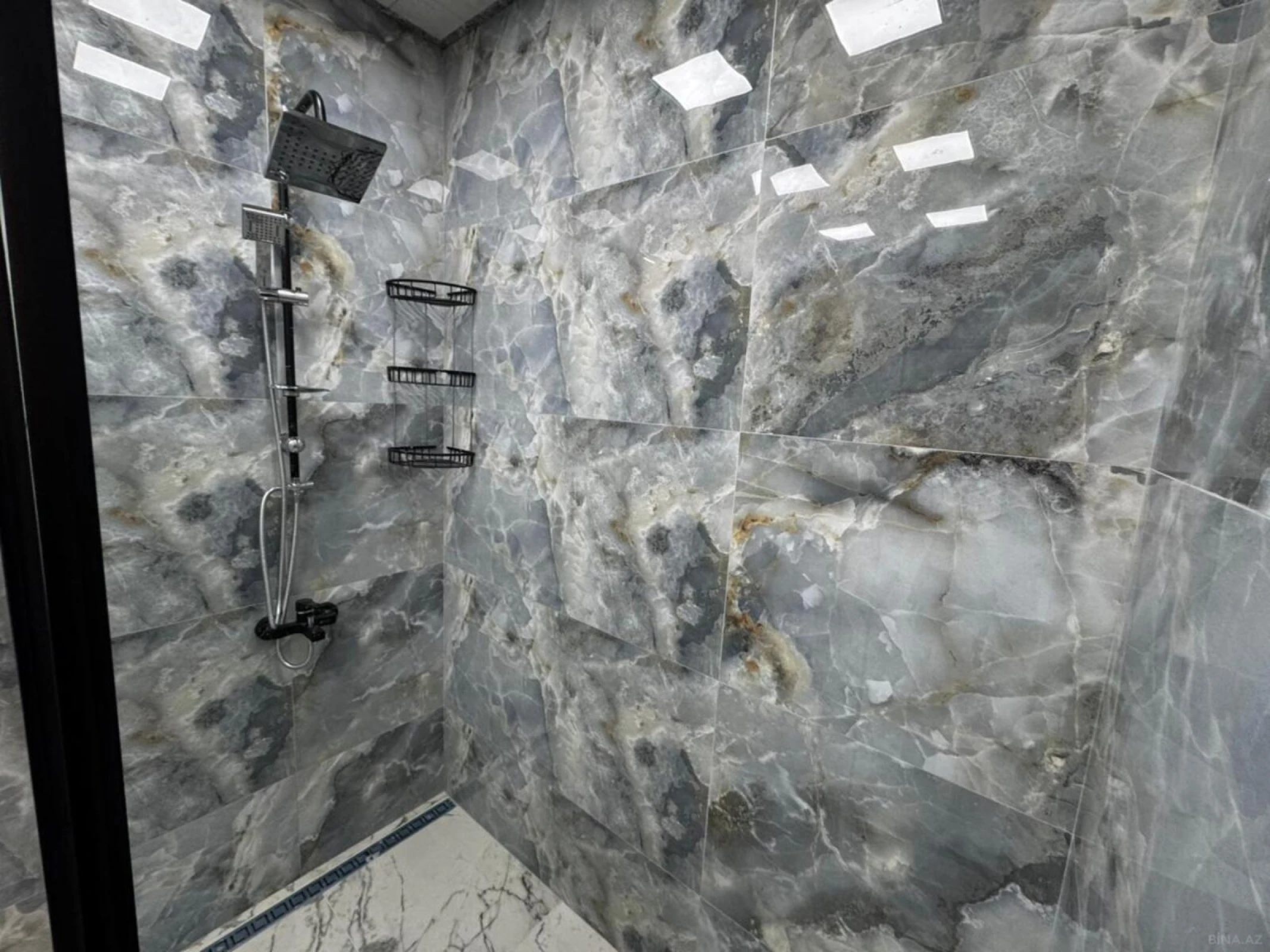 Kirayə verilir 3 otaqlı mənzil 144 m²