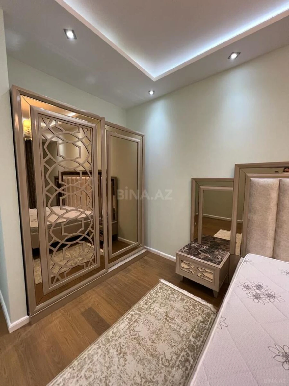 Kirayə verilir 2 otaqlı mənzil 91 m²