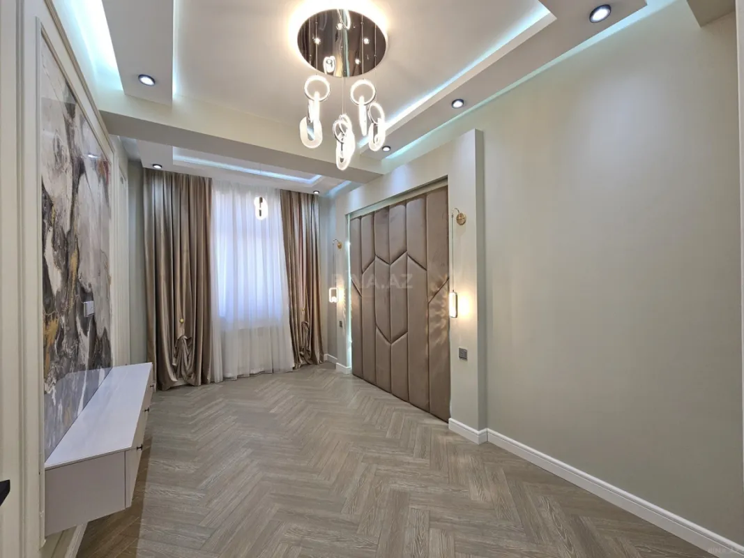 Satılır 4 otaqlı mənzil 134 m²