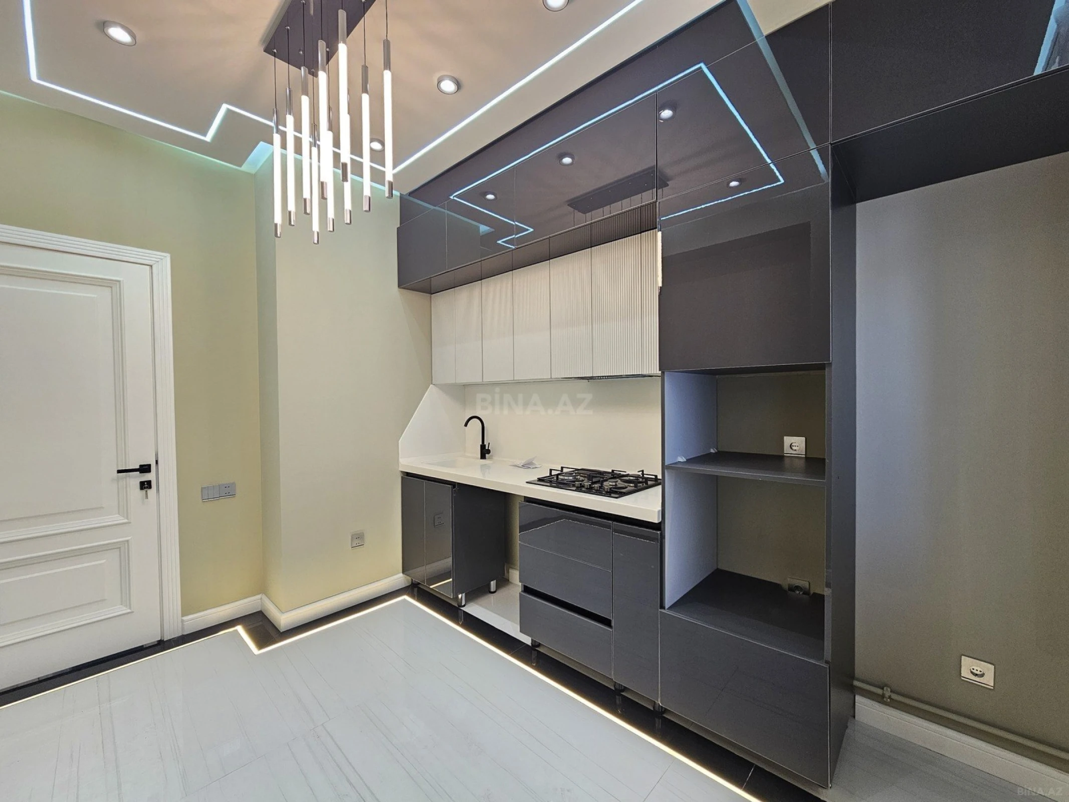 Satılır 4 otaqlı mənzil 134 m²