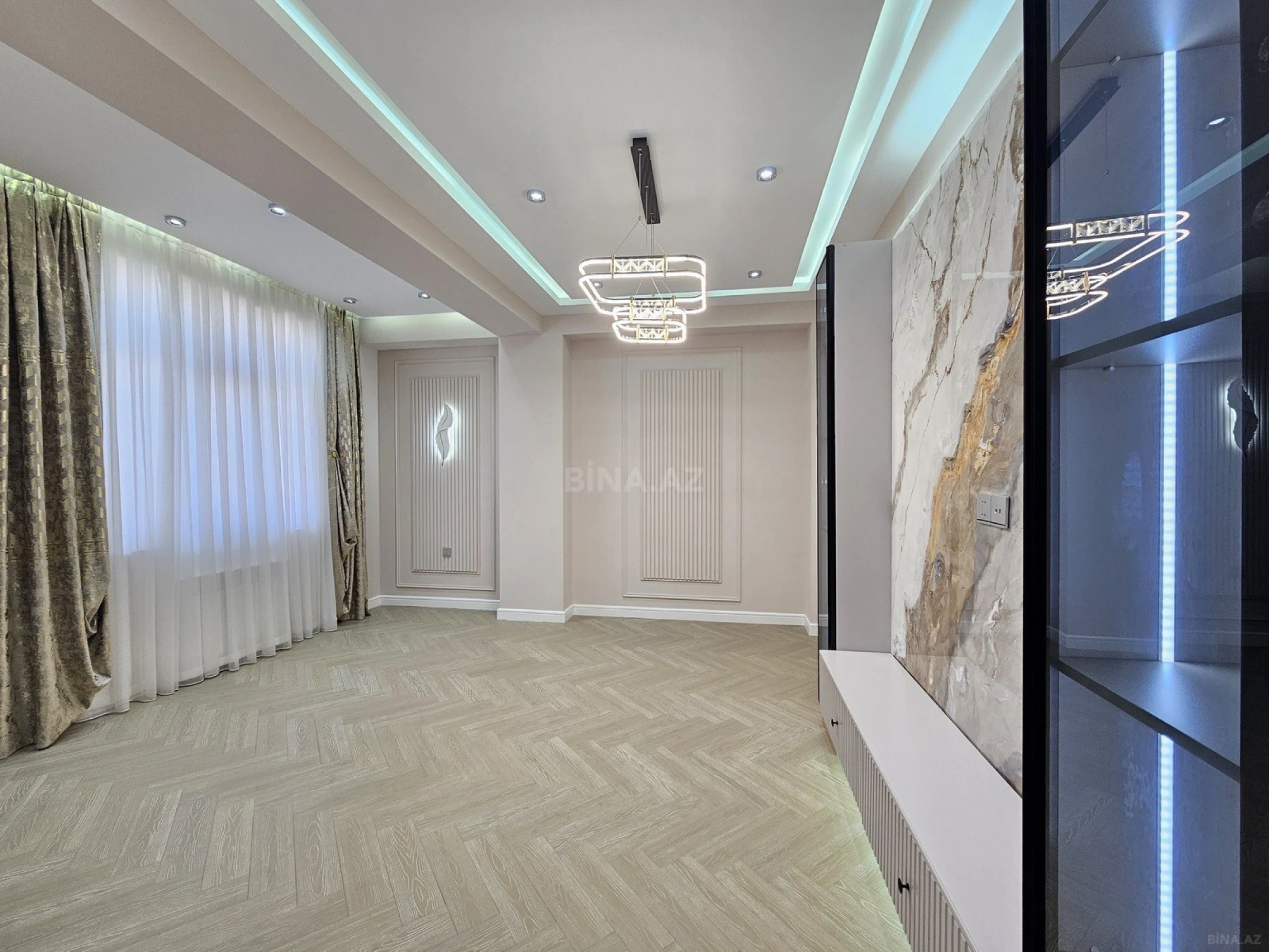 Satılır 4 otaqlı mənzil 134 m²